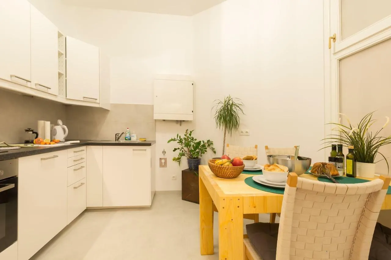 Stunning Apartment Vienna Central Station 0*,  Österrike